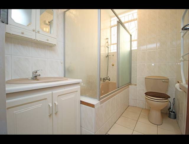 1 BEDROOM APARTMENT FOR SALE IN HOUGHTON ESTATE